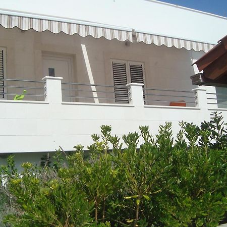Apartments Niana With Heated Seawater Swimingpool Donji Okrug  Esterno foto