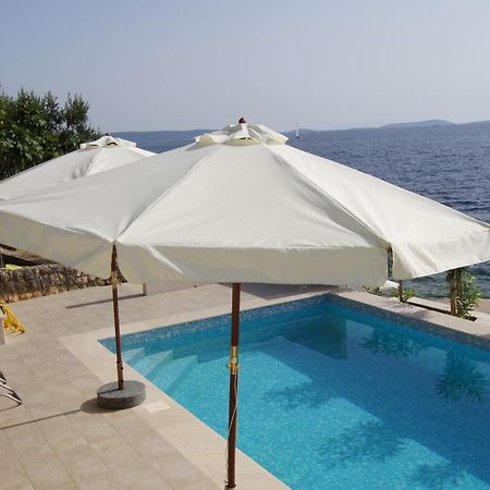 Apartments Niana With Heated Seawater Swimingpool Donji Okrug  Esterno foto