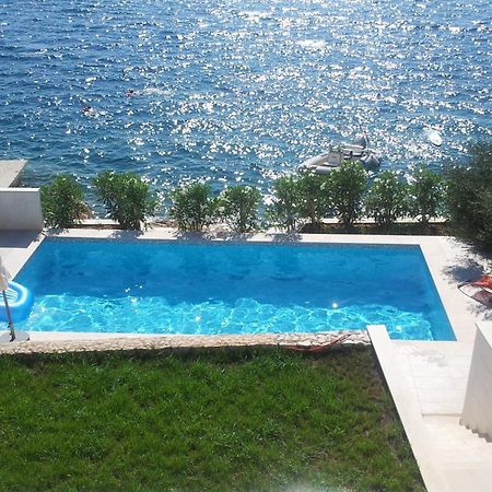 Apartments Niana With Heated Seawater Swimingpool Donji Okrug  Esterno foto