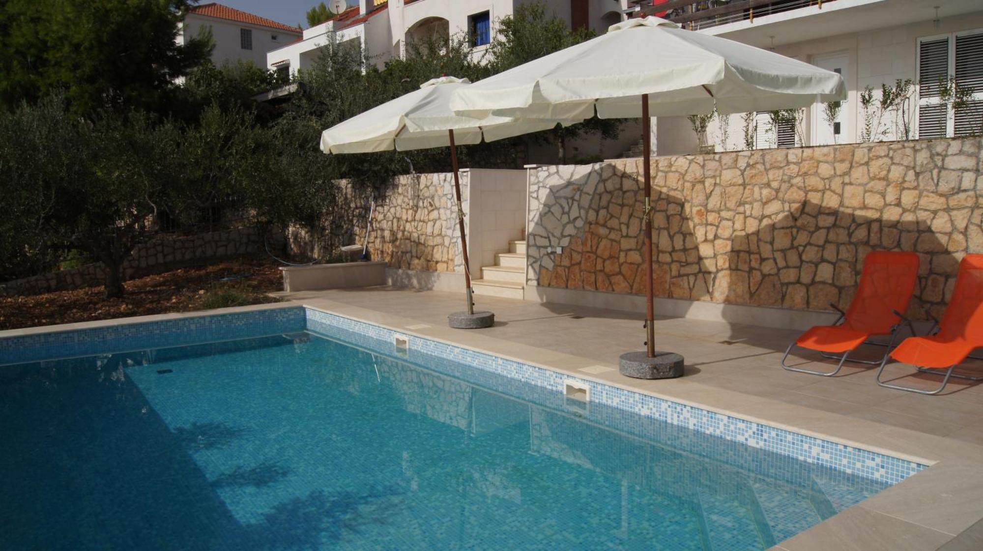 Apartments Niana With Heated Seawater Swimingpool Donji Okrug  Esterno foto
