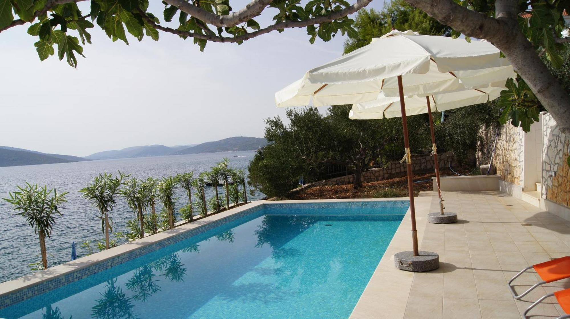 Apartments Niana With Heated Seawater Swimingpool Donji Okrug  Esterno foto