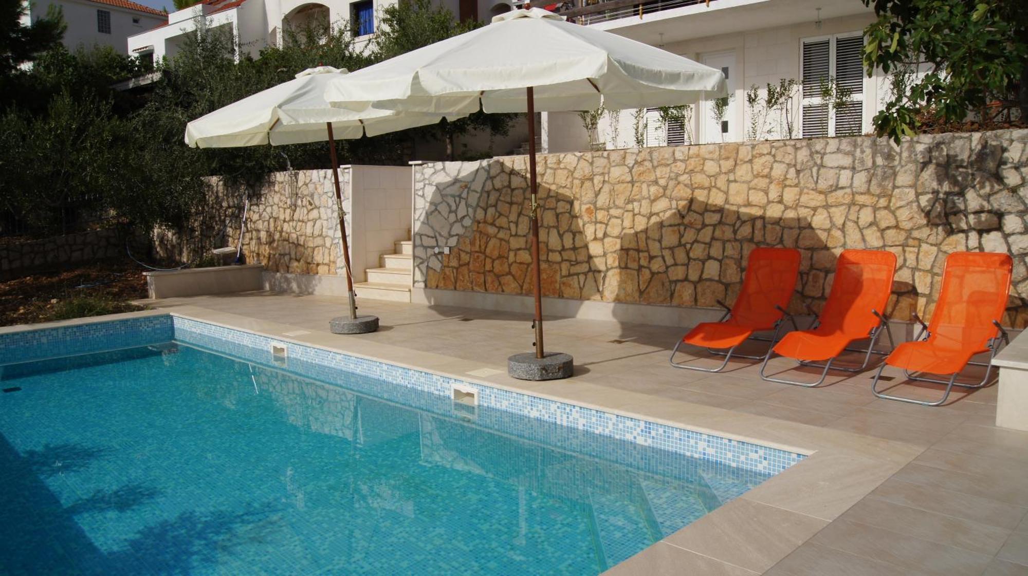 Apartments Niana With Heated Seawater Swimingpool Donji Okrug  Esterno foto