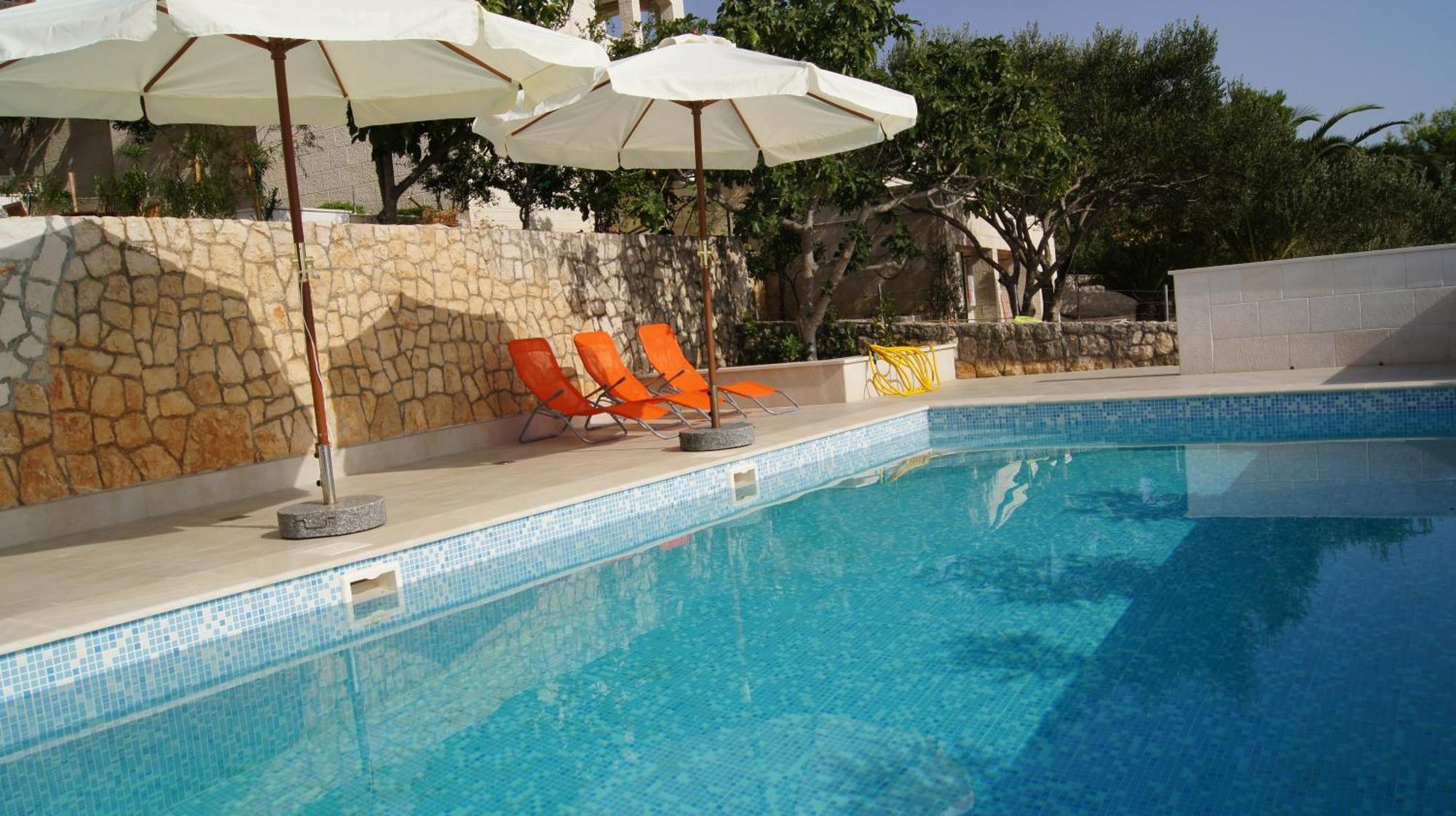 Apartments Niana With Heated Seawater Swimingpool Donji Okrug  Esterno foto