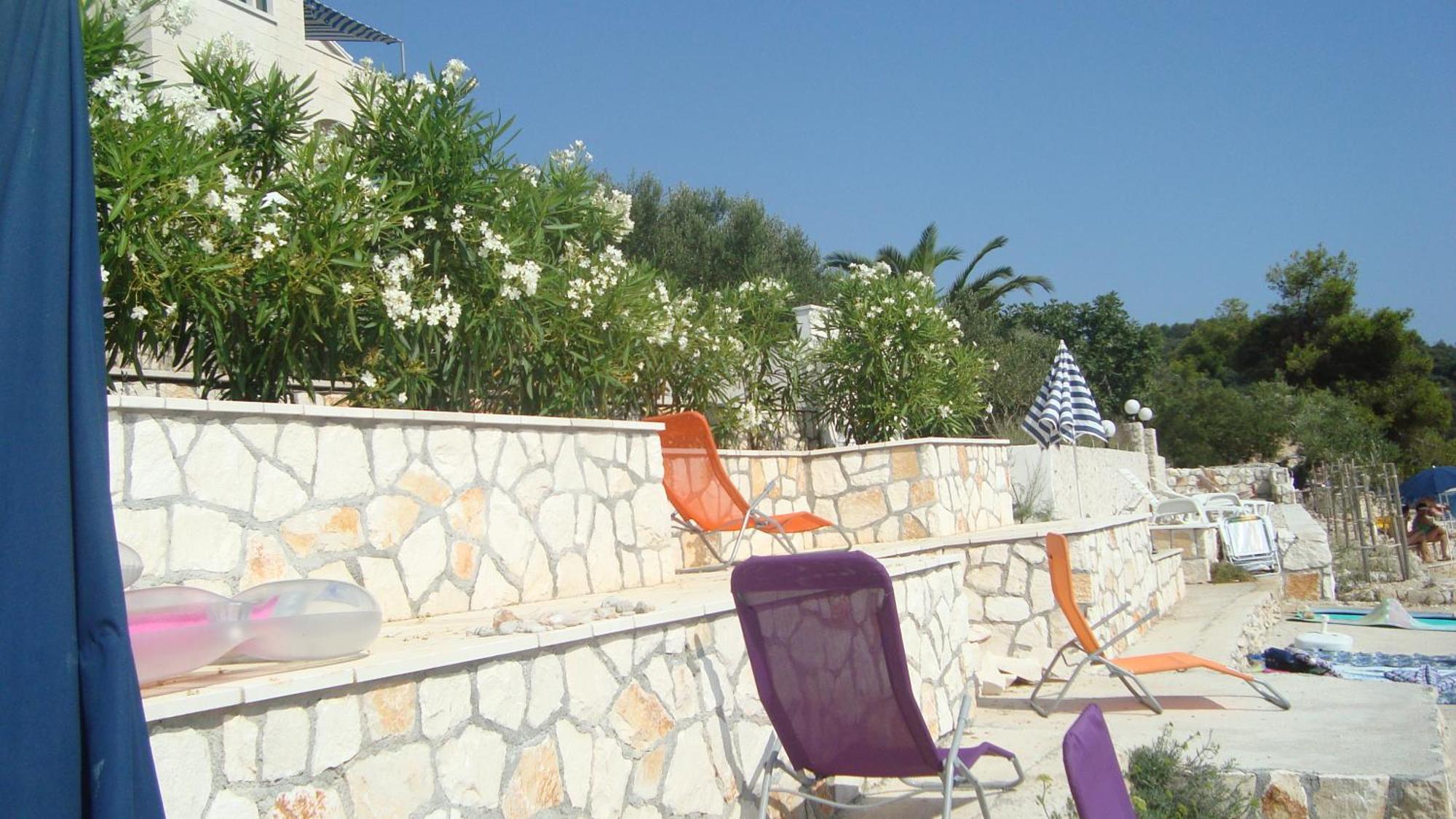Apartments Niana With Heated Seawater Swimingpool Donji Okrug  Esterno foto