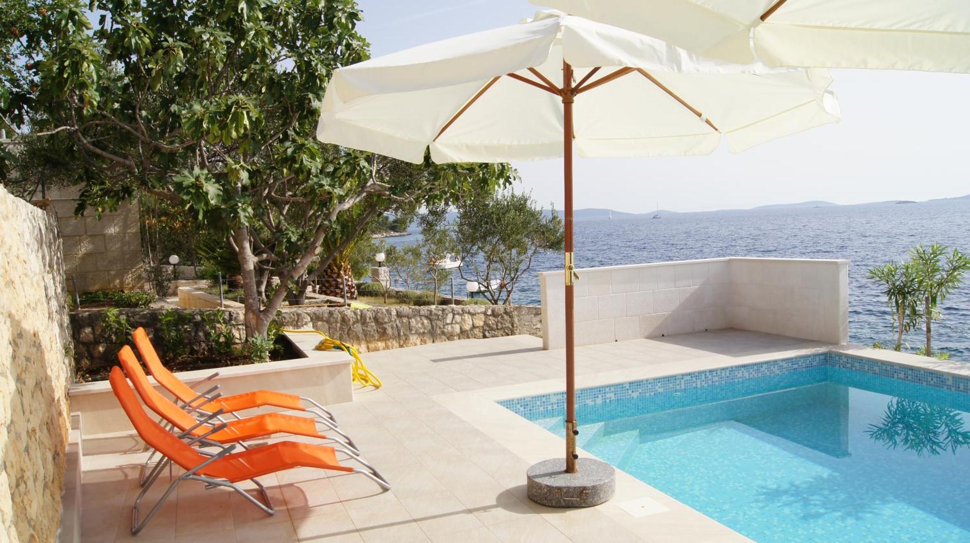 Apartments Niana With Heated Seawater Swimingpool Donji Okrug  Esterno foto