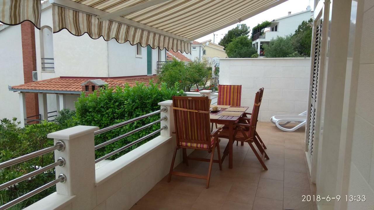 Apartments Niana With Heated Seawater Swimingpool Donji Okrug  Esterno foto