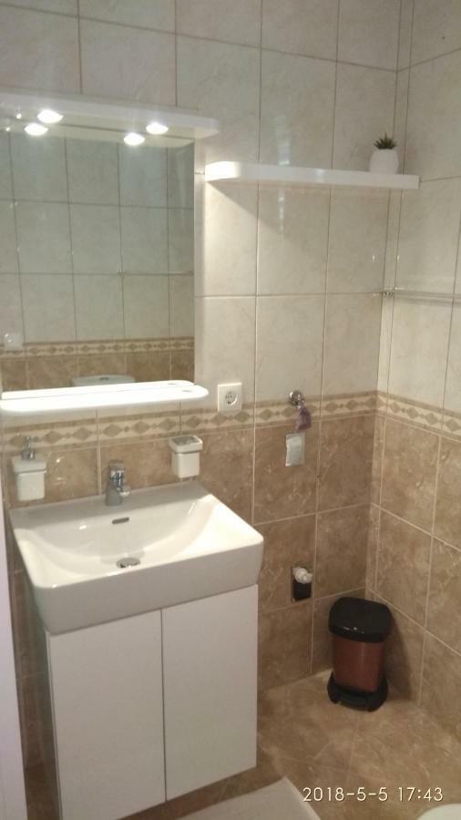 Apartments Niana With Heated Seawater Swimingpool Donji Okrug  Esterno foto