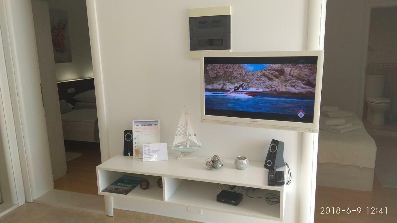 Apartments Niana With Heated Seawater Swimingpool Donji Okrug  Esterno foto