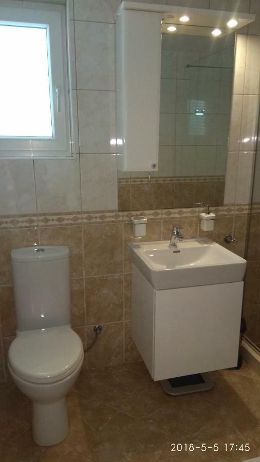 Apartments Niana With Heated Seawater Swimingpool Donji Okrug  Esterno foto