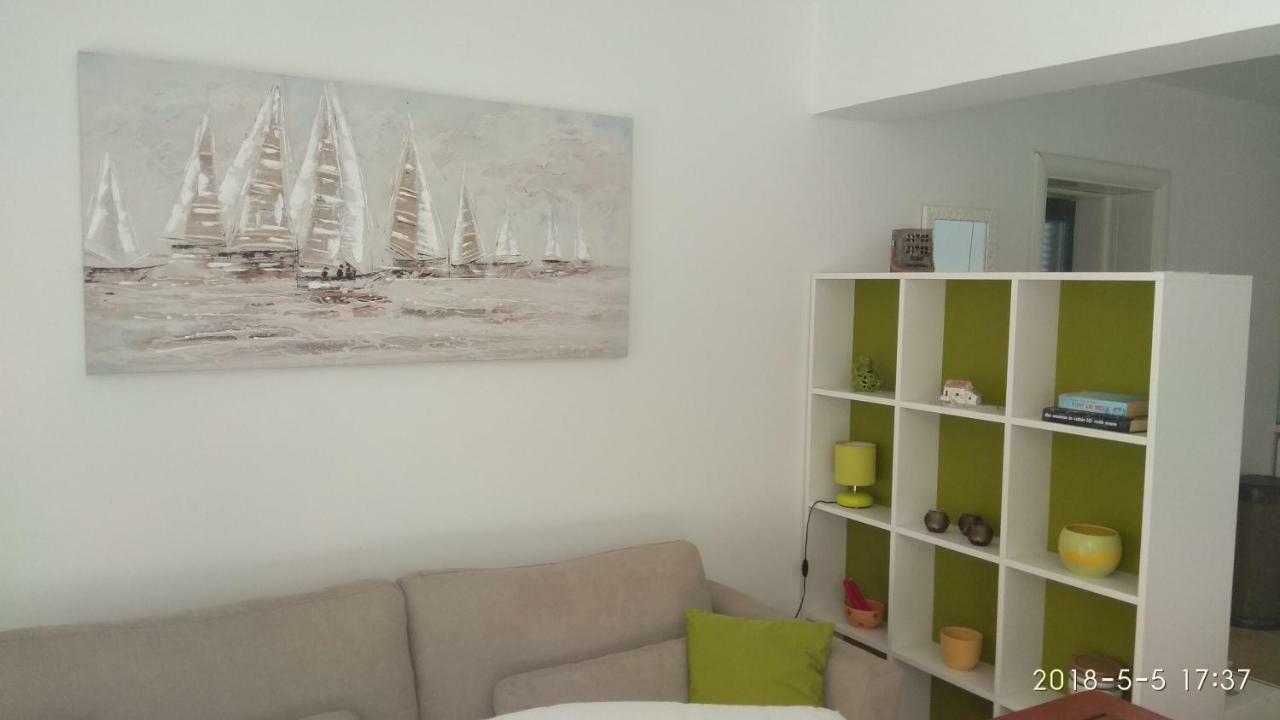 Apartments Niana With Heated Seawater Swimingpool Donji Okrug  Esterno foto