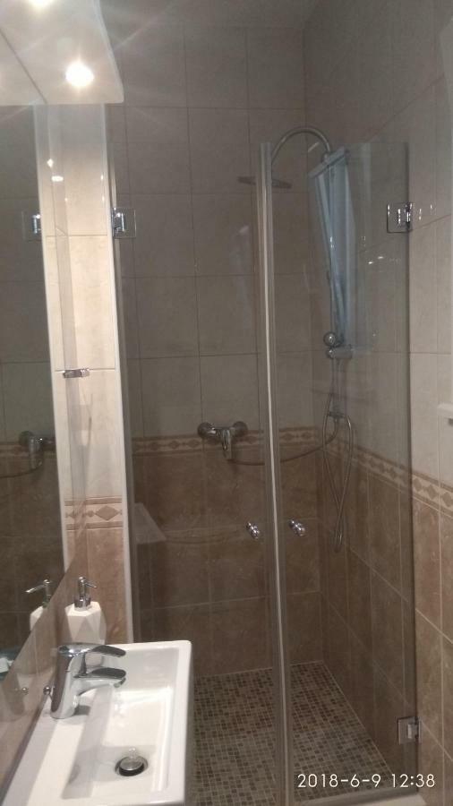 Apartments Niana With Heated Seawater Swimingpool Donji Okrug  Esterno foto